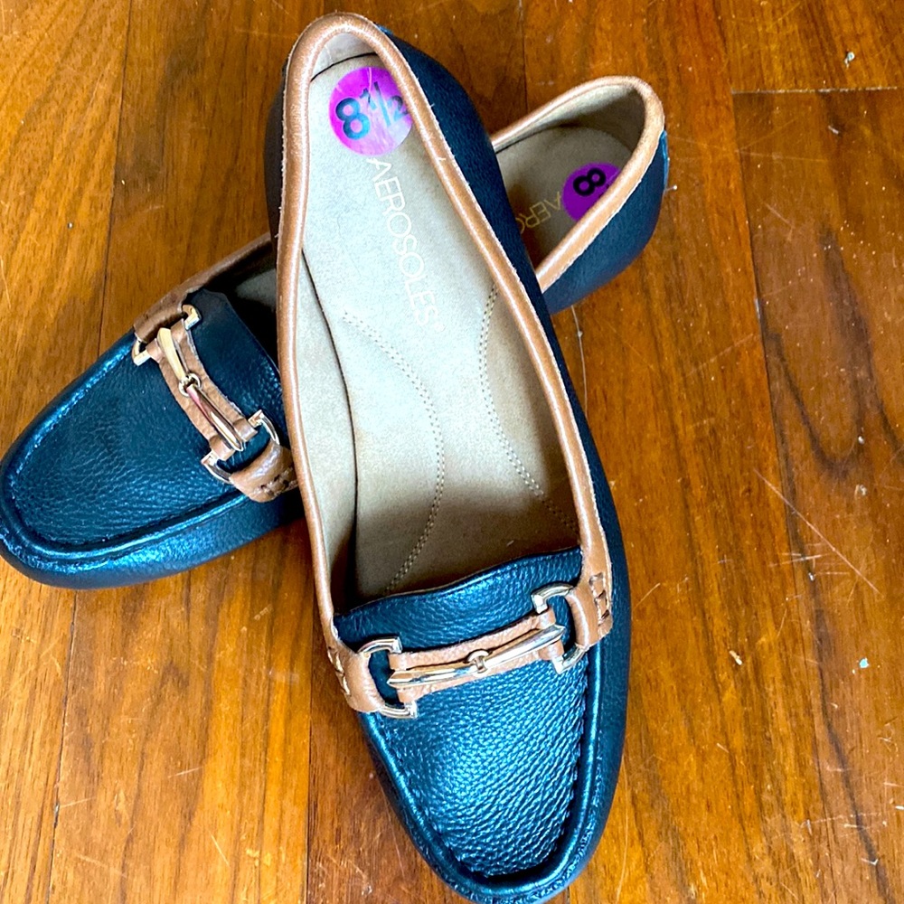 Aerosols black/tan flats